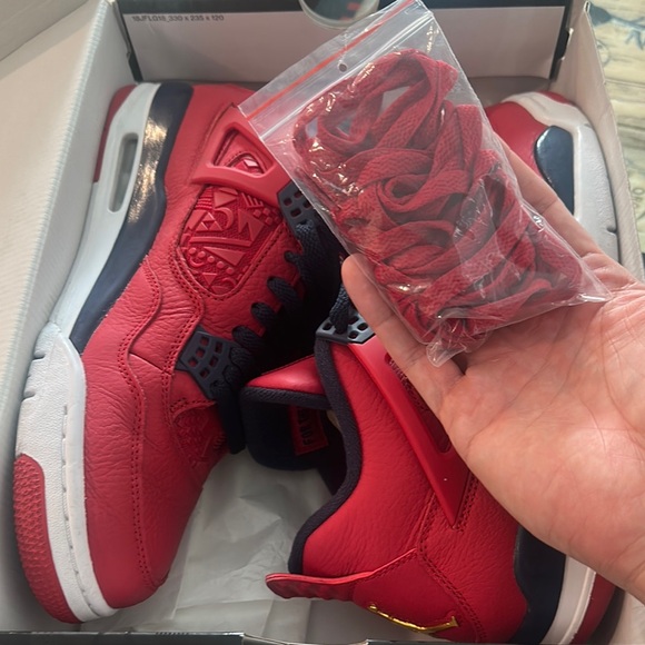 Red and Black Sneakers (USED VNDS) AIR JORDAN RETRO 4 - Picture 8 of 10